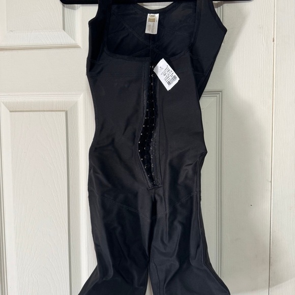 Garment - Picture 4 of 5